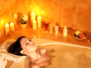 Woman taking a bubble bath 300x225 - 「泡性感マッサージ」